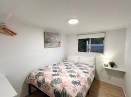 Charlestown Central 2Bedrooms Back Unit & Kitchenette, hotel in Charlestown