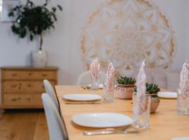 Ferienwohnung Jelen - Kaffee - Tee - Lichthof - 135 qm、コルバーモールのホテル