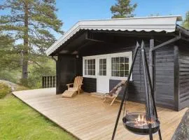 Koselig familiehytte med peis og utsikt nær skiløyper og turterreng