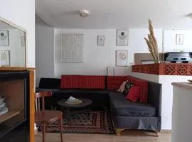 Casamira king size bed near airport