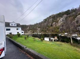 Aurora Cabin, hotel in Strusshamn