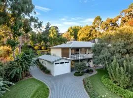 Luxury Resort Studio Apartment Retreat with Pool, Tennis & Alfresco