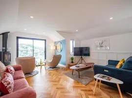 Luxury Riverside Retreat in Dartmouth with views