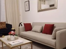 2 Bed House Sleeps 4 - Private Garden Parking