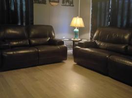 Cozy Cabin Getaway Close to Town, hotel in Gladwin