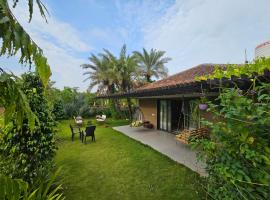 StayGuru Luxury Villa, hotel sa Bhuj