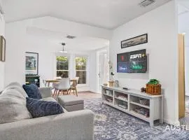 Walk to E. Austin Hotspots 2BR 1BA w Parking Dog-Friendly By Austin Vacay