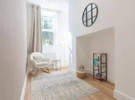 Two bedroom Apartment -Private off road parking
