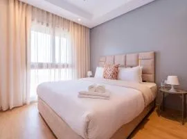 Modern Apartment Pool Balcony & Comfort