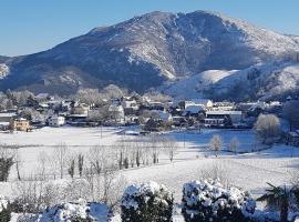 Chalet Neuf Pyrénéen - Proche Ski & Grands sites, hotel in Ségus