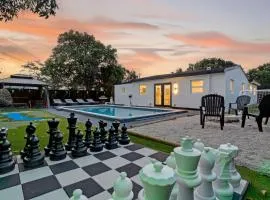 Heated Pool Home - Mini Golf & Soccer & Firepit