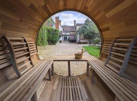 A historic Pub with a modern twist - The Greyhound, hotel com banheiras de hidromassagem em Bury Saint Edmunds