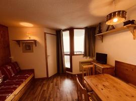 Appartement pour 4 à Vallandry, accès direct aux pistes, balcon, animaux admis - FR-1-757-101，位于兰德里的酒店