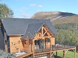 Chalet Neuf Pyrénéen 8 pers - Proche Ski & Grands sites, hotel a Ségus