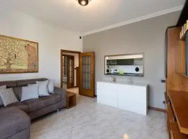 Modern 2BR Apartment with Metro Access