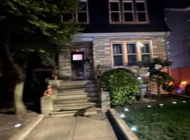 3 Large Bedrooms Luxe Artistic Art Vibe, hotel v destinaci Hillside