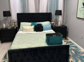 7 Large Bedrooms Art-Inspired Art House, hotel v destinaci Hillside