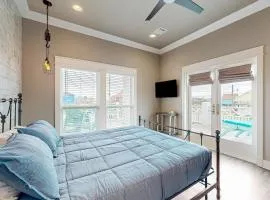 Oasis Steps to Beach Large Deck Pet Paradise