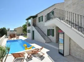 Beautiful Apartment In Privlaka