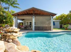 Private & Haven-ly Pool Home On Boating Canal, hotel i Key West