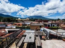 Amura Hostel - Antigua Guatemala