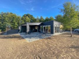 Amazing Home In Glesborg With Sauna, luxe hotel in Fjellerup Strand