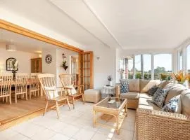 4 Bed in Woolage Green oc-f29907