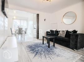 Bright 2BR Terrace in Basildon, Garden and Amenities, Hotel in Basildon