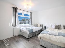 Bright 2BR Terrace in Basildon, Garden and Amenities, hotel i Basildon