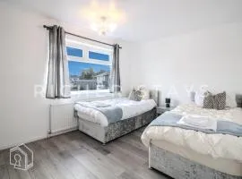 Bright 2BR Terrace in Basildon, Garden and Amenities