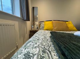 WBC Large Ensuite Room Wednesbury R2, hotel em Bilston