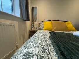 WBC Large Ensuite Room Wednesbury R2