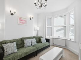 Viesnīca Family-Friendly 3-Bed Home, Sleeps 6, Quiet Area and Parking pilsētā Elmers End