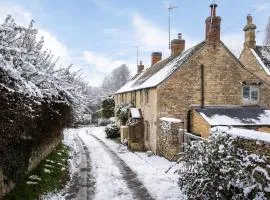 Charlotte's Cottage, a Charming Cotswolds Getaway
