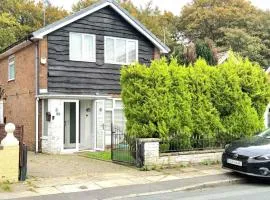 Serene 3-Bedroom Family Rochdale Home with Garden