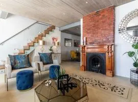 Modern Rustic Gem at the foot of Table Mountain