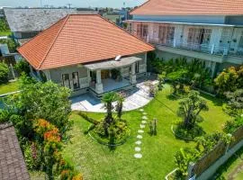 Sunny 4BR Serene Escape w Pool North Canggu