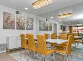 Bright and Stylish Downtown Condo 4 Beds, 2BR and 2BA