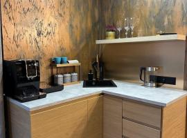 Hugo Airport, hotel in Mārupe