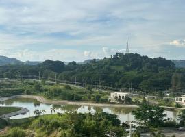 Spacious 1BR Condo in Clark! 65sqm FreeParking, hotel i Angeles