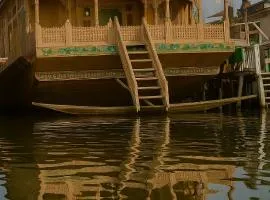 Floating Luxury Group Of Houseboats