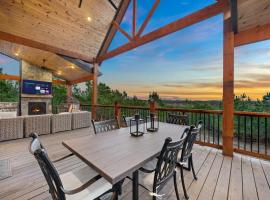 Bright Cabin w Spa + Mountain Views Sleeps 12, hotel en Broken Bow