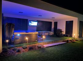 LuxHome by Lake Neusiedl with Jakuzzi, hotel a Fertőszentmiklós