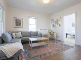 Historic Winooski Apartment - Steps from Downtown - Pet Friendly, hotel v destinaci Winooski