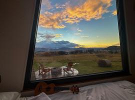 Tiny Glamp House - DANGUBA by IGLENA, hotel in Kupres