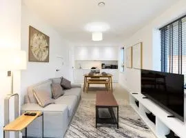 Eden - A Luxury Home in Leeds City Centre perfect for Couples, Families and Contractors!