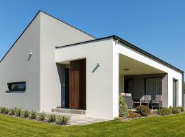 LuxHome by Lake Neusiedl with Jakuzzi, hotel with hot tubs in Fertőszentmiklós