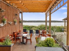 Camano Island Inn, hotel con estacionamiento en Camano