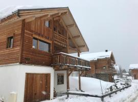 Cozy Chalet With Scenic View In Monêtier Les Bains, hotel in Le Monêtier-les-Bains