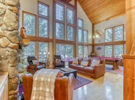 Lazy Bear Lodge · Spacious 6BR Lodge with Chef's Kitchen, Hot Tub, Golf Views and more, hotel en Mount Hood Village